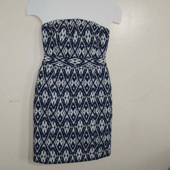 Banana Republic Dresses & Skirts - Banana Republic Navy and White Strapless Dress